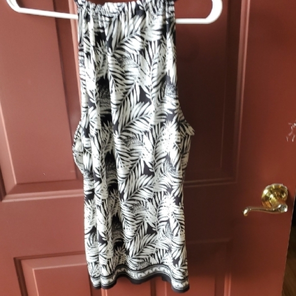 Max Studio Black and White Leaf Print Tank Top - Picture 8 of 8